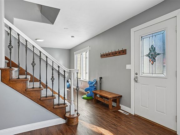 4th image of 3101 Blue Ridge Ct NE