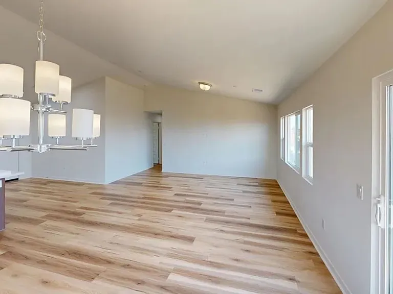2403 Dale Ct — Photo 5