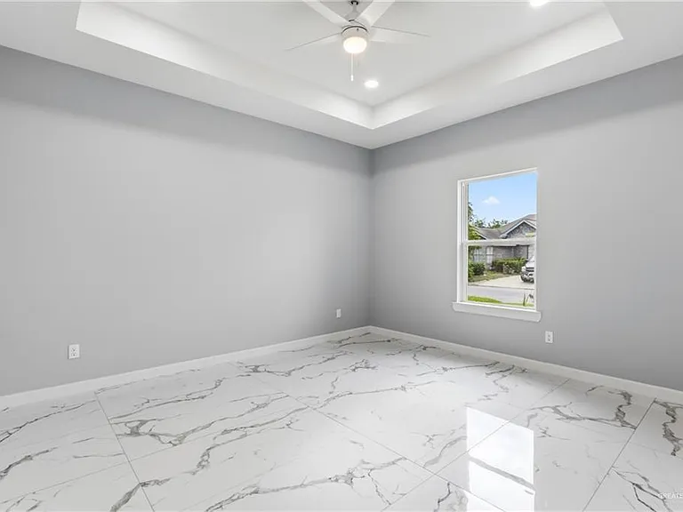 907 S Diplomat Dr — Photo 7
