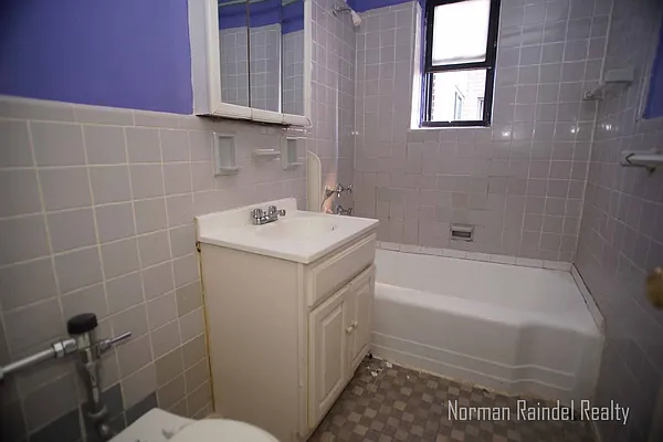 Rented by Norman Raindel, LREB | media 21