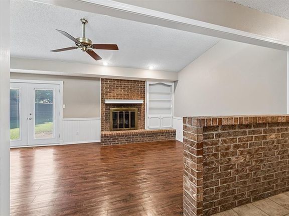 5th image of 510 Hanging Elm Dr