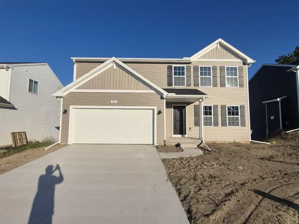 570 Snow Pine Ct NE, Cedar Springs, MI 49319