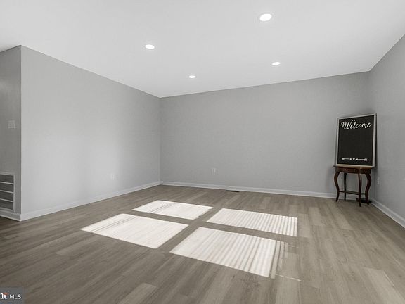 4th image of 5004 Roanoke Pl