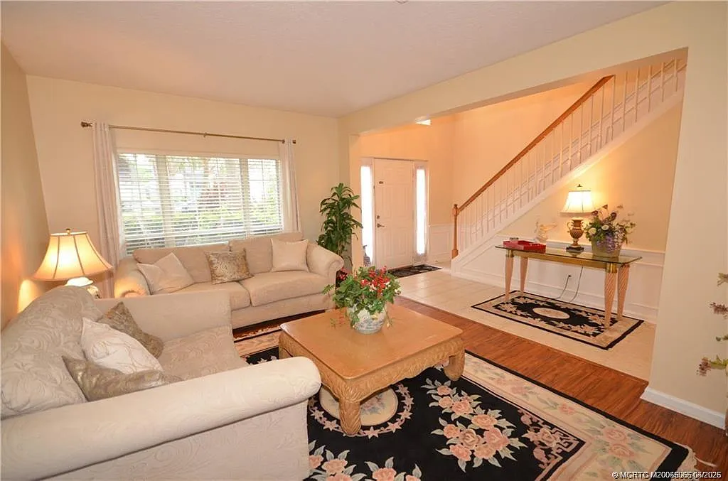 Building Photo - 753 NW Waterlily Pl