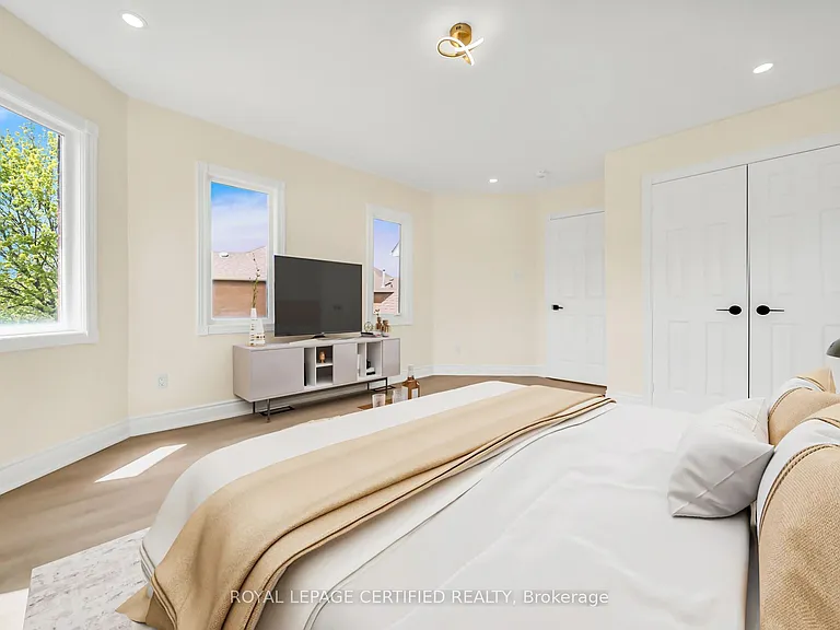 5016 Natkarni Cres #UPPER — Photo 25