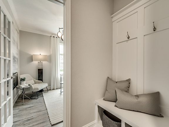 Everyday Entry R with Mud Bench