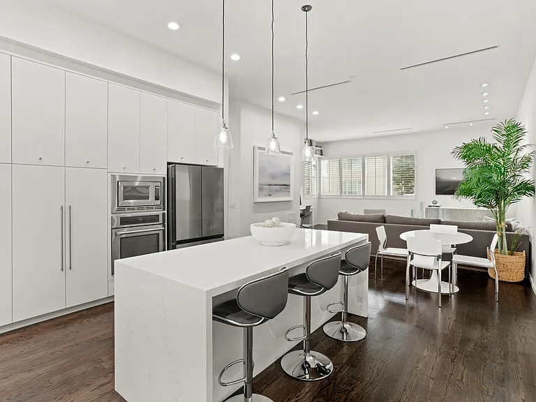 4302 Rose St — Photo 3