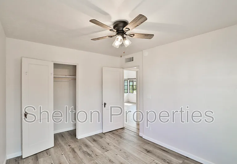 1802 N Laurel Ave — Photo 24