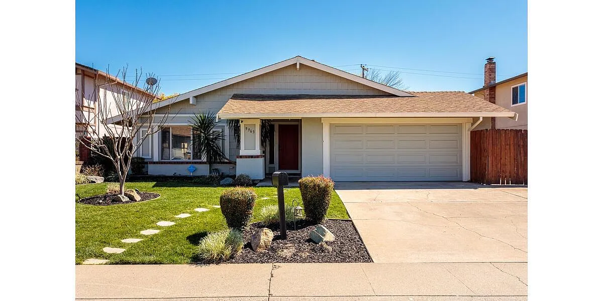 9963 Vanguard Dr photo 1