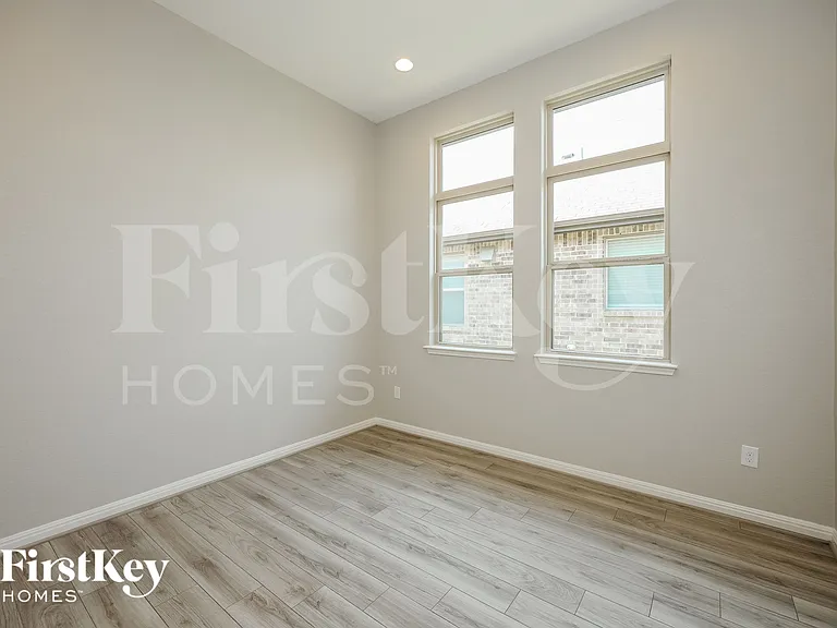2207 Tiptop Ln — Photo 13