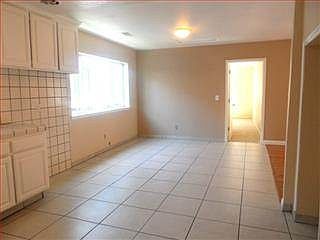 4th image of 1551 E San Antonio St