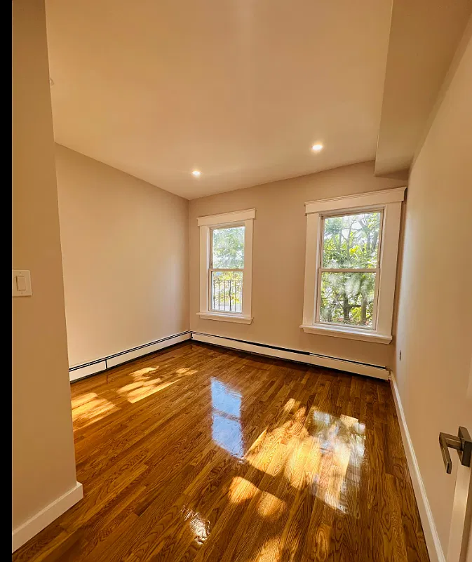 3 bed, 9999 sqft, $3,000 — Photo 4