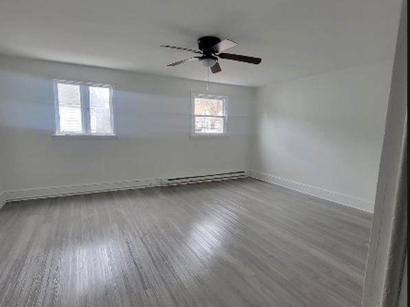 6 Magnolia Ave