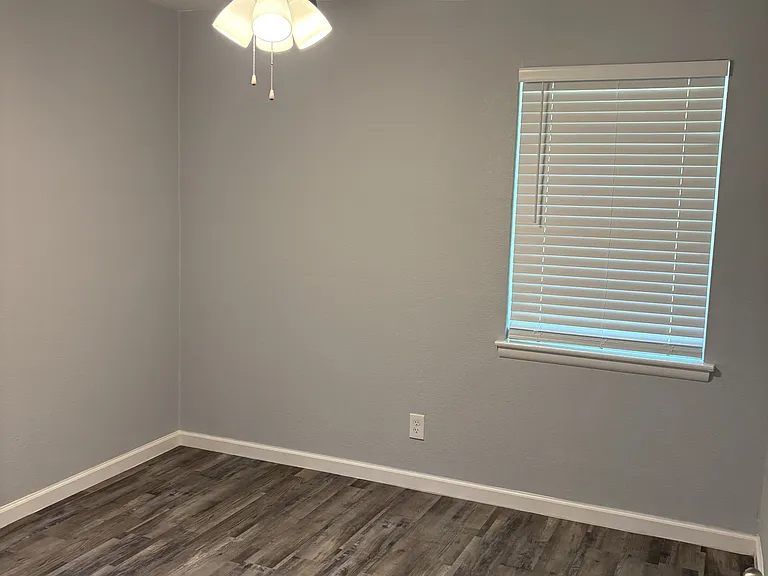 729 Cranbrook Ln — Photo 13