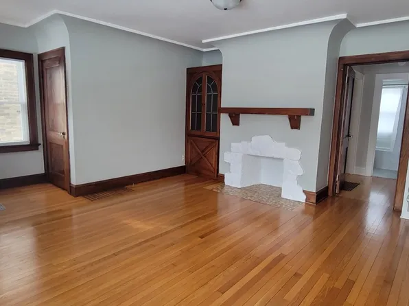 1558 E Hampton Rd, Milwaukee, WI 53217