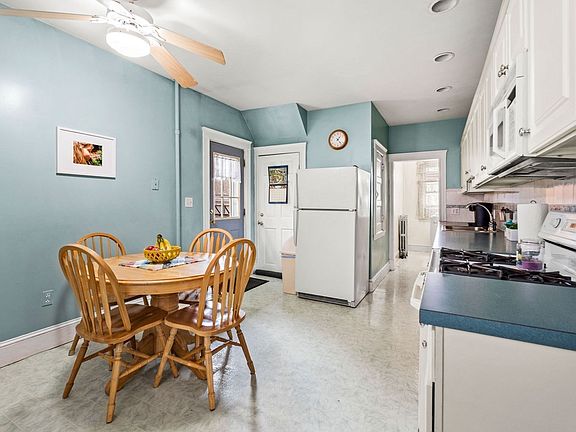 3rd image of 20 Lovell St