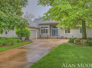 6024 Arroyo Vista Dr NE, Rockford, MI
