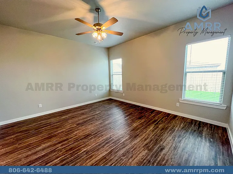 2030 Kenwood Ave — Photo 9