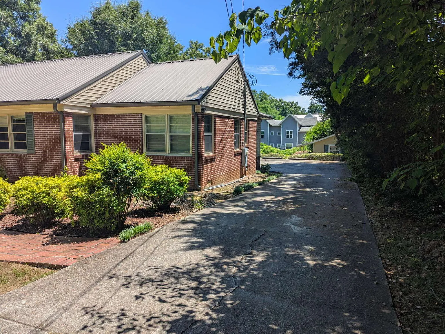 4 bed, 2.0 bath, 2066 sqft, $2,150 — Photo 4