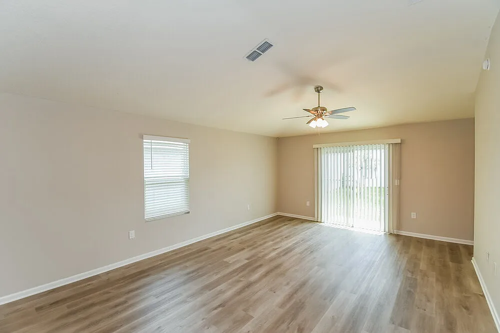 3 bed, 2.0 bath, 1436 sqft, $2,590 — Photo 3