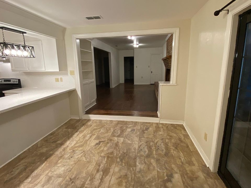 1st image of 125 W Neal St