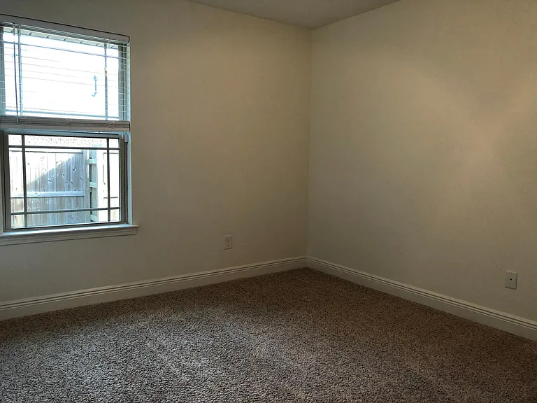 5563 Tucker Cir — Photo 16