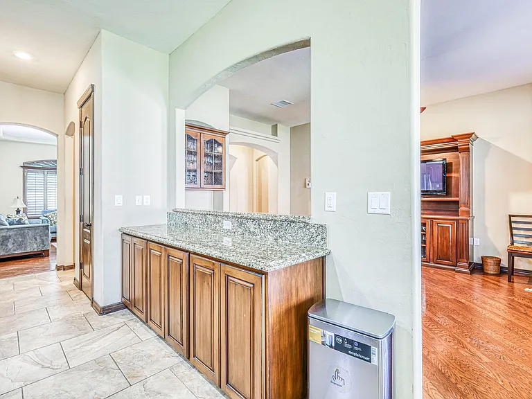 6459 Snowheights Ct — Photo 22