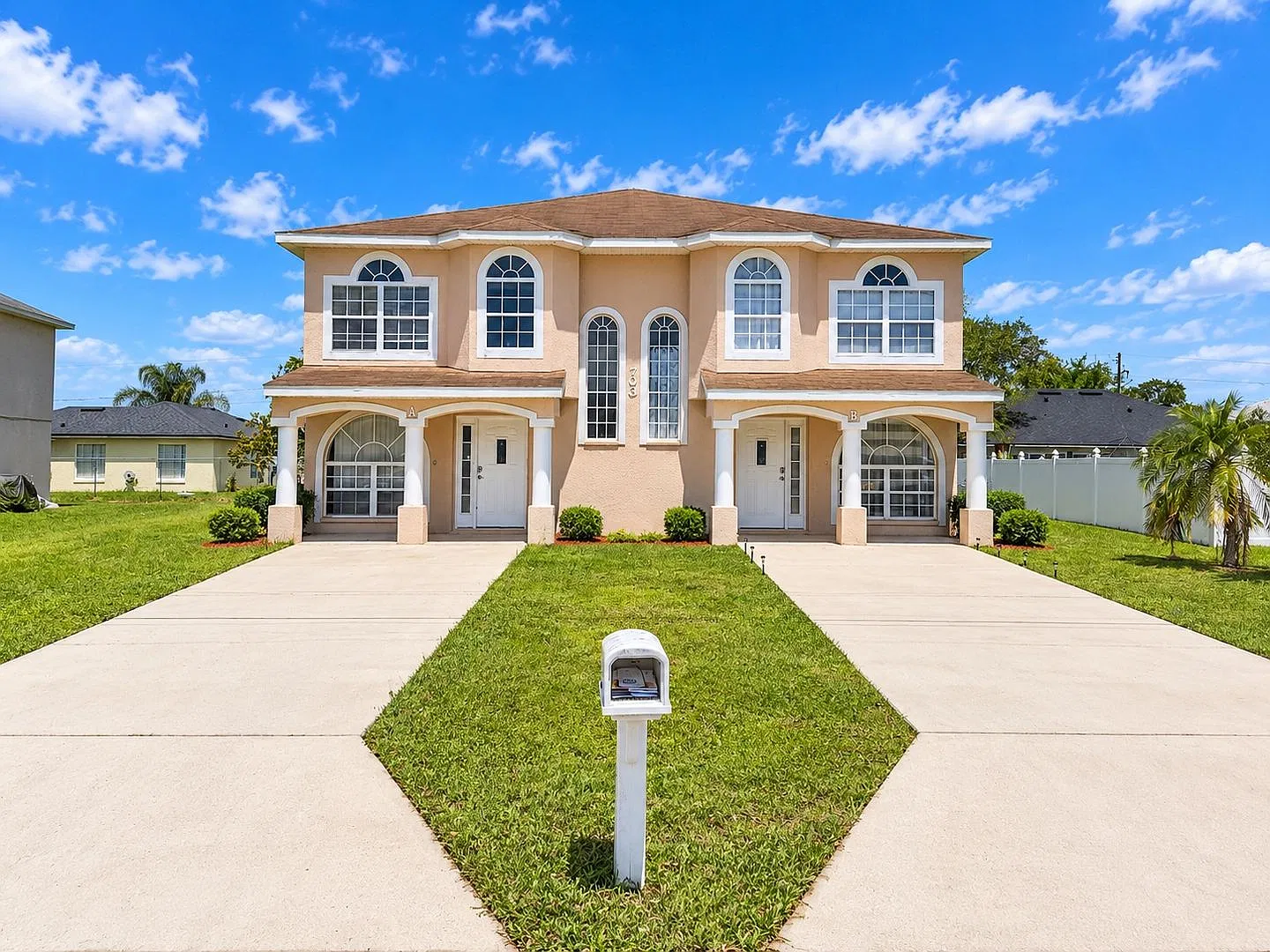 Spacious Poinciana Duplex with Townhome-Style Living & Flexible Upstairs Den! — Photo 2