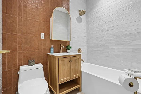 Bathroom, photo 1