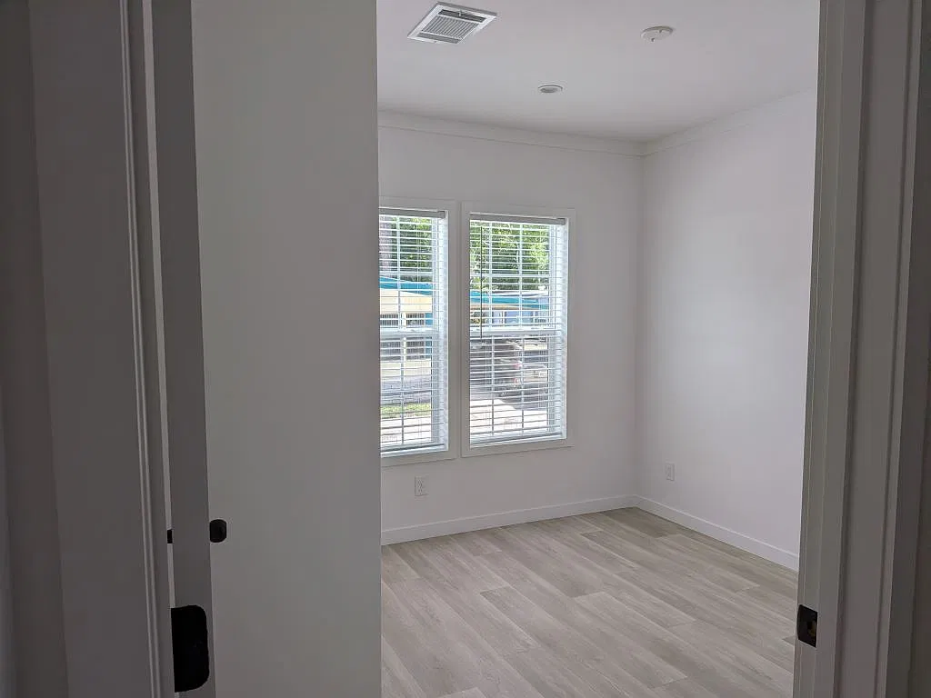 3 bed, 2.0 bath, 1248 sqft, $1,999 — Photo 2
