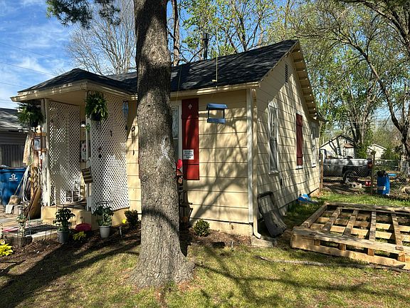 2nd image of 912 N Brown Ave
