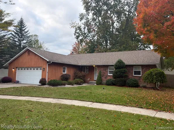 730 5th St, Marysville, MI 48040