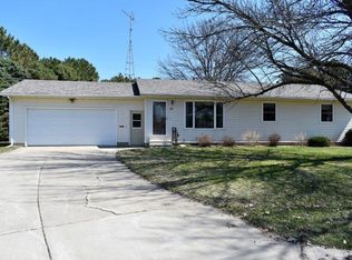 15 Circle Dr W, Welcome, MN 56181