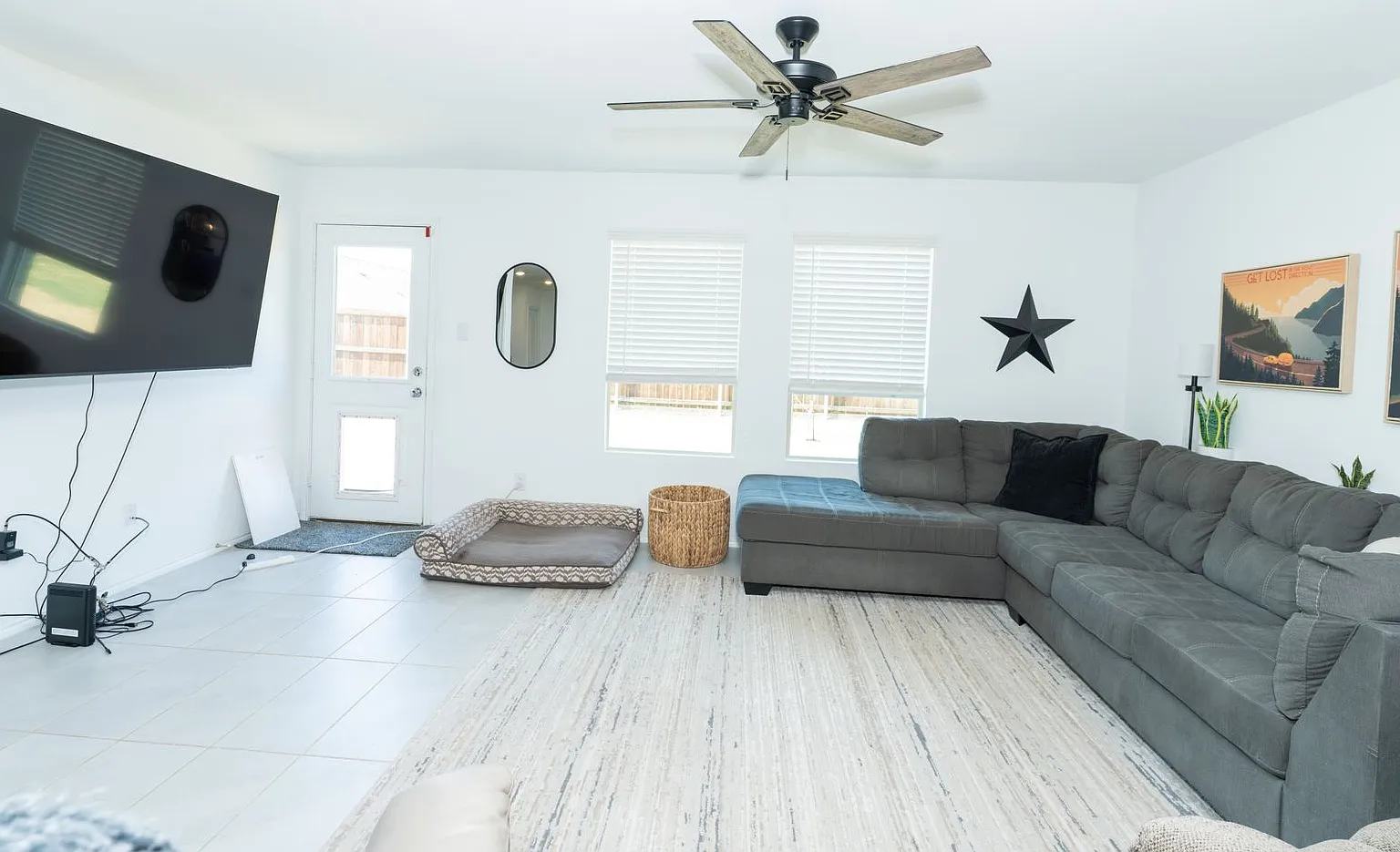 4 bed, 2.0 bath, 1720 sqft, $2,300 — Photo 3