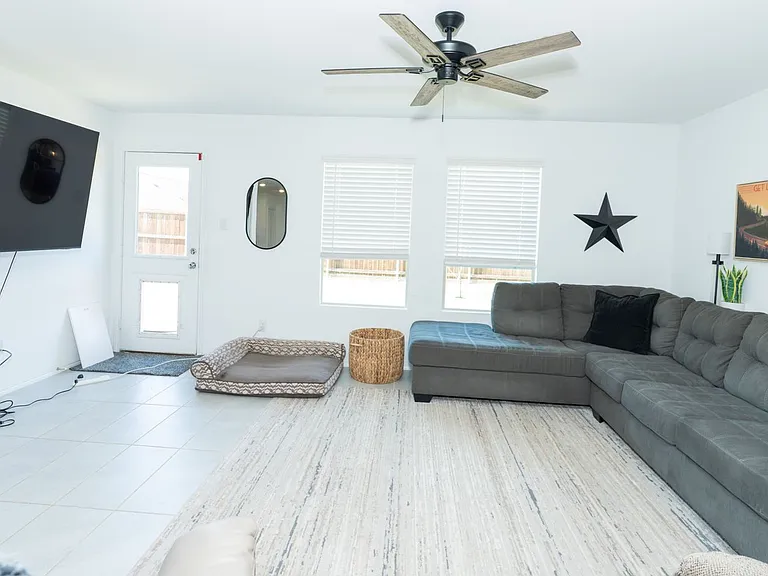2809 Watchpoint Rd — Photo 3