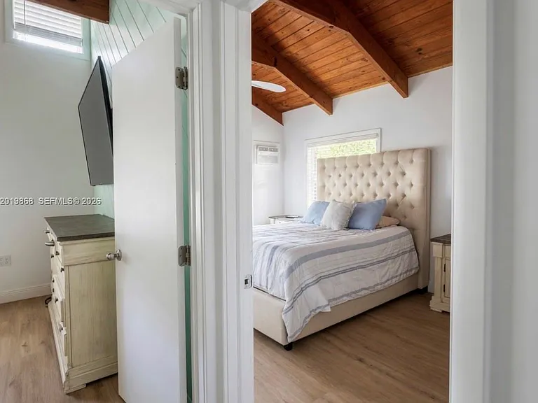 130 NE Gumbo Limbo Dr — Photo 13