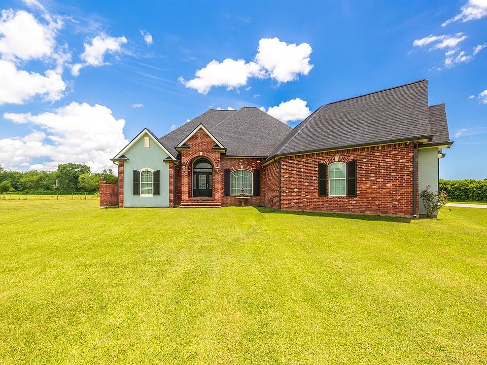 1st image of 319 Chateau Dr