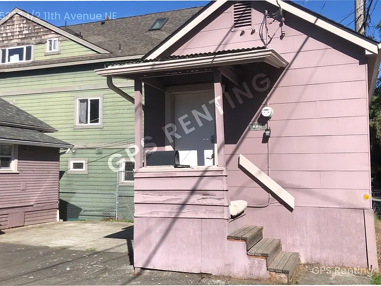 5236 1/2 11th Ave NE — Photo 2