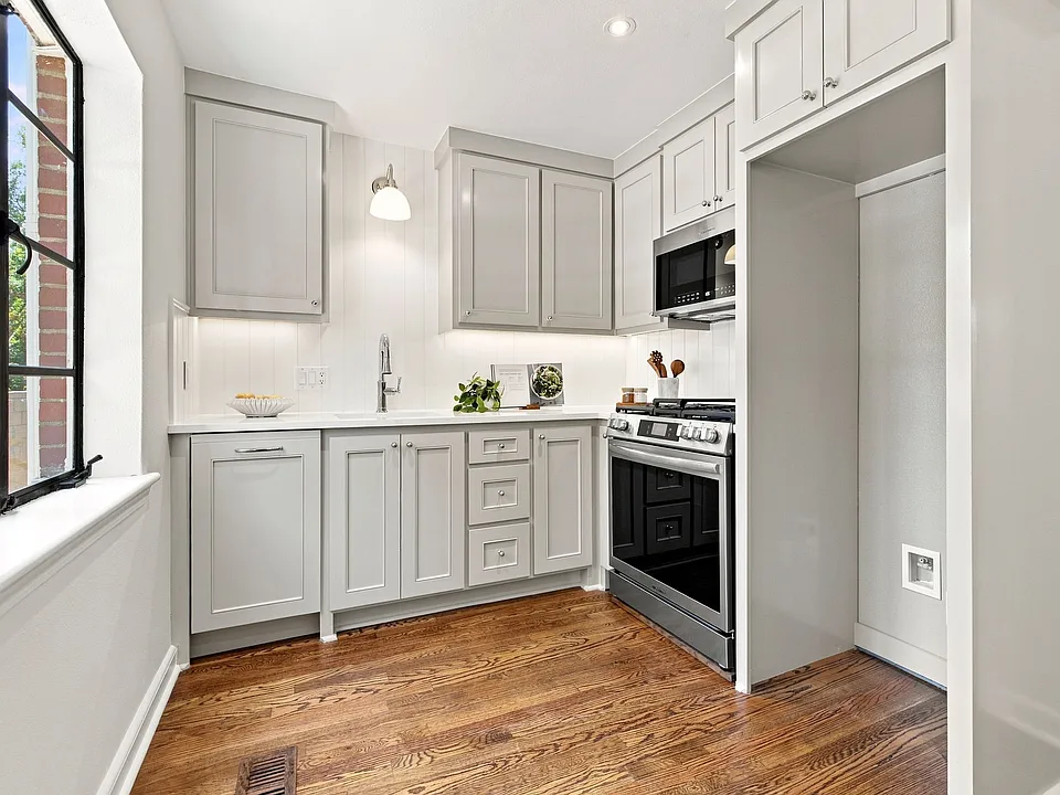 15 W Prospect St #B1