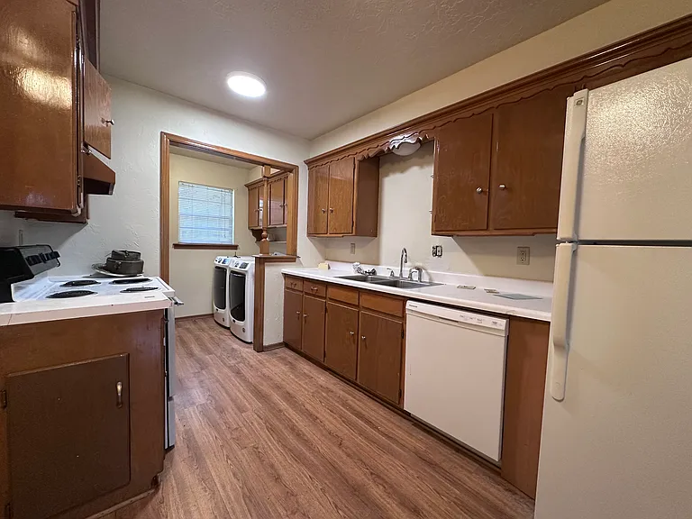 2035 Delaware Ln #2035 — Photo 4