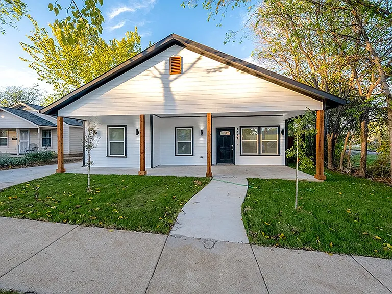 1317 E Cannon St — Photo 1
