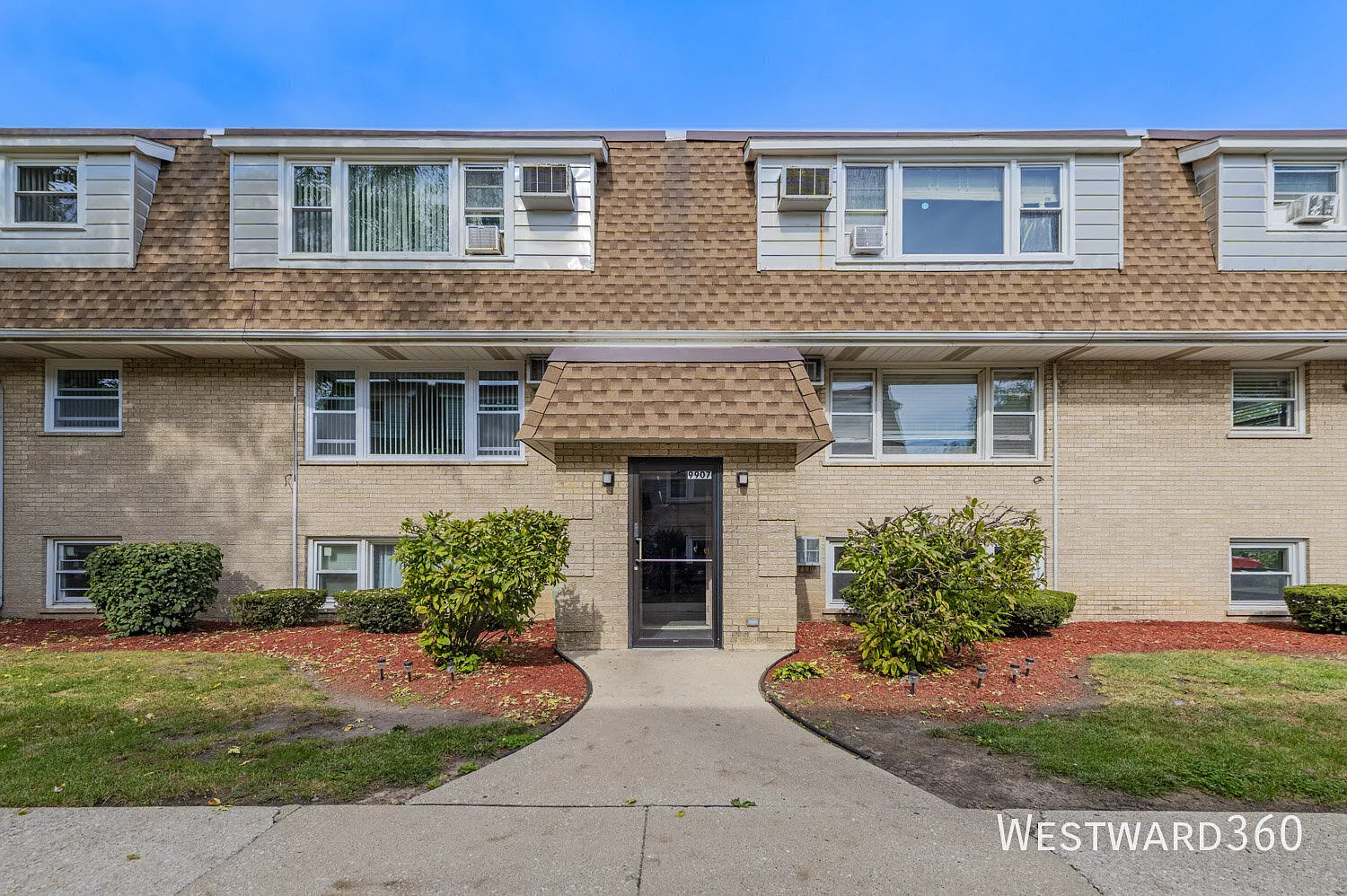 Spacious 1br/1ba in Countryside, IL — Photo 1