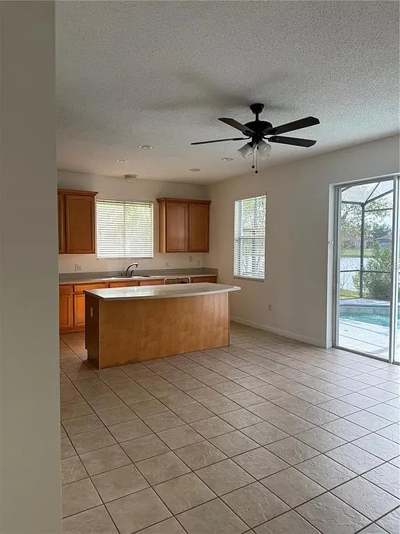 3 bed, 2.0 bath, 1866 sqft, $2,250 — Photo 3