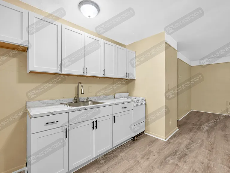 16705 Greenfield Rd #6 — Photo 9