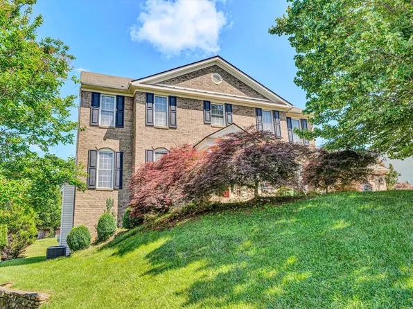 6206 Stone Manor Dr, Roanoke, VA 24018