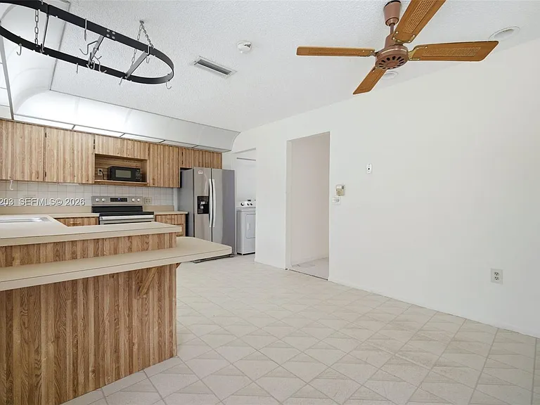 920 NW 92nd Ave — Photo 28