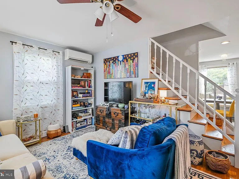 2422 S Oakland St — Photo 4