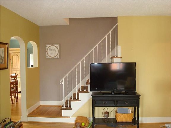 5th image of 93 Clearvale Dr