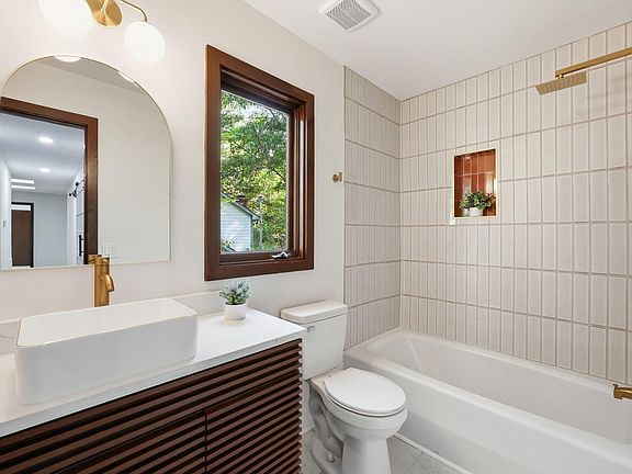 5th image of 6 Saint James Ct