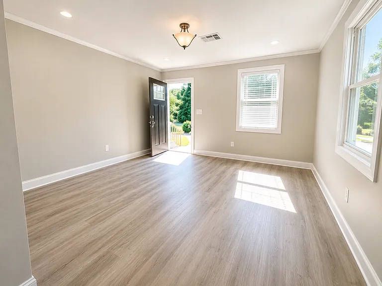 610 Tyler St — Photo 4